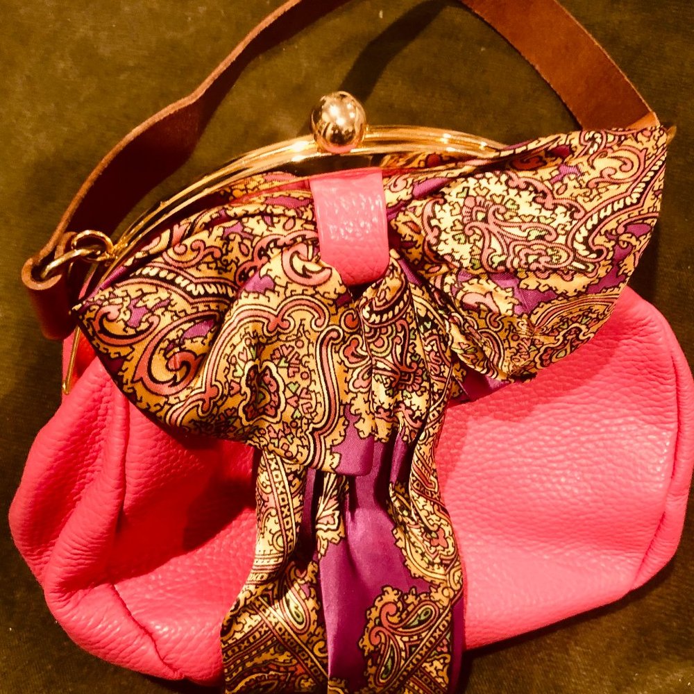 Sweetheart  Lie Down I Think I Love You , LONDON,  Pink Leather purse LIKE NEW